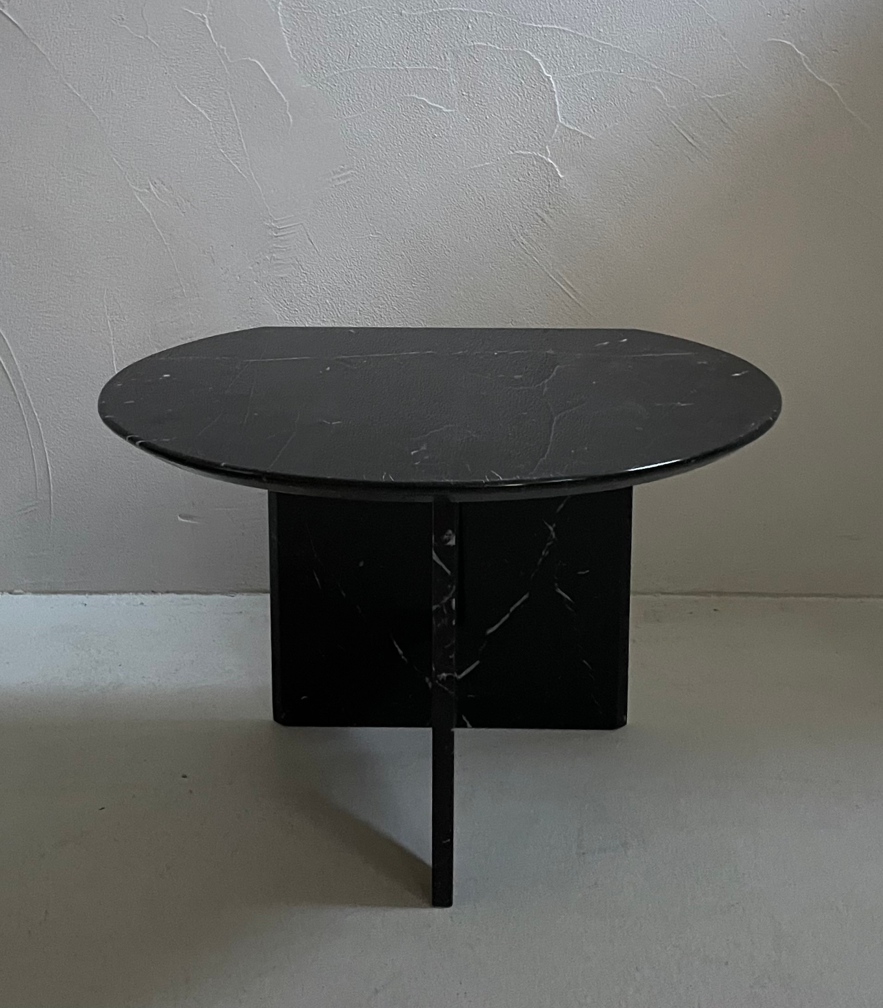 mesa-marmol-negro-detalle