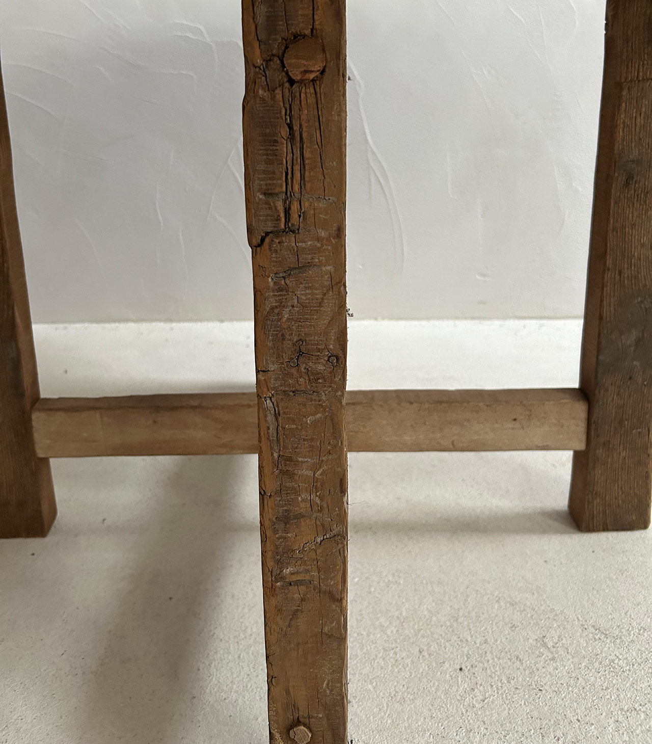 detalle patas mesa rustica