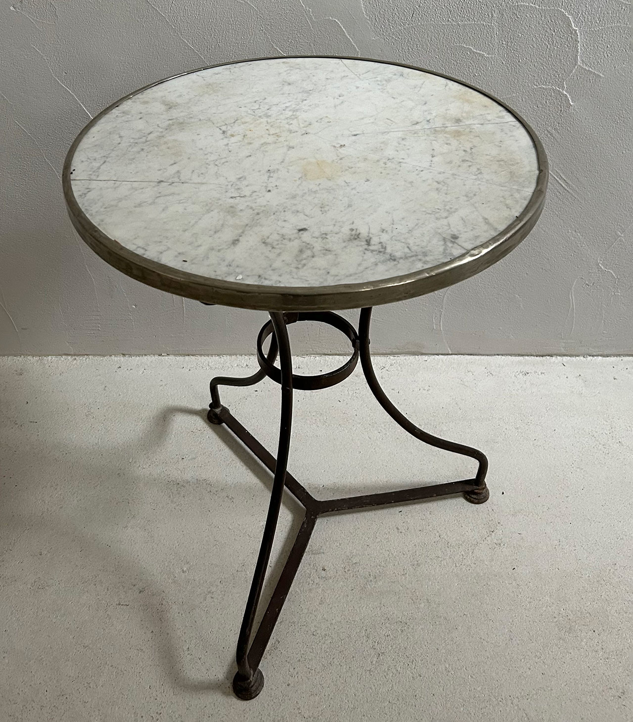 velador marmol canto metal detalle 2
