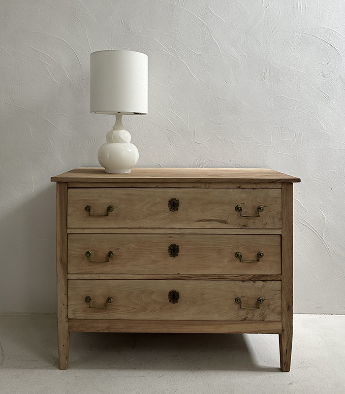 comoda francesa madera lavada detalle